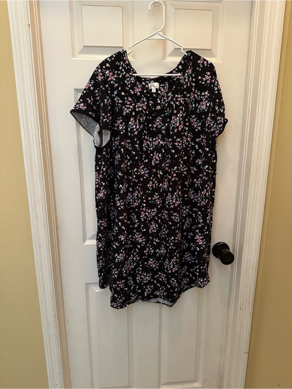 Black Floral Short Sleeve Women’s nightgown Pink & White Print